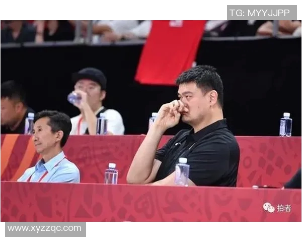 姚明首次跳球震撼全场见证中国篮球历史性时刻的辉煌瞬间